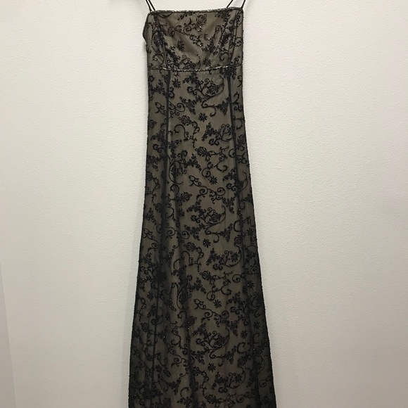 SOLD - Formal Dress/Gown - Picture 1 of 8